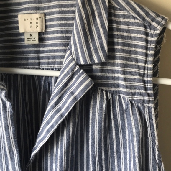 Blue and white stripe button down tank - Picture 3 of 4